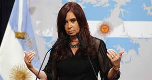 Argentina anuncia la expropiaci&oacuten de YPF