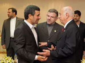 Ra&uacutel Castro env&iacutea un mensaje a Mahmud Ahmadineyad