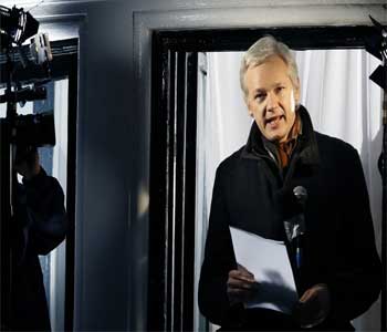 Assange deja la 