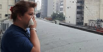 Una nube de humo tóxico invade el cielo de Buenos Aires