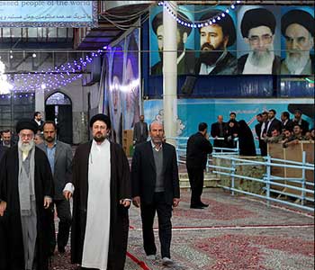 El Ayatol&aacute Jamenei rinde homenaje al Imam Jomeini