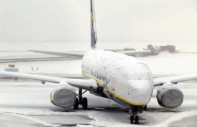 Paralizados los principales aeropuertos europeos por la nieve