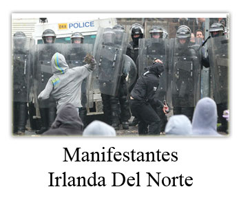 Violenta marcha de probrit&aacutenicos deja polic&iacuteas heridos en Belfast