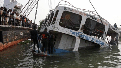 Al menos 50 desaparecidos en un naufragio en Bangladés