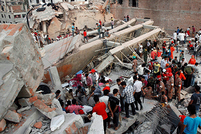 Cuatro arrestados por el derrumbe de un edificio en Bangladesh