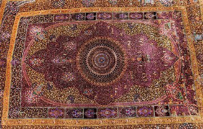 Irán elabora la alfombra microtejida a mano más fina del mundo