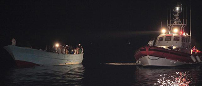 Seis inmigrantes muertos y más de 100 rescatados en las costas italianas