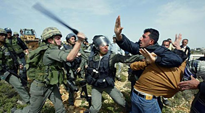 Fuerza de ocupación israelí destruye una aldea palestina