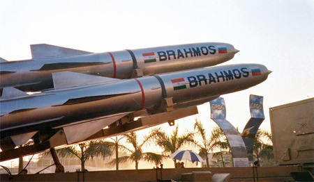 La India prueba con éxito una versión avanzada de BrahMos