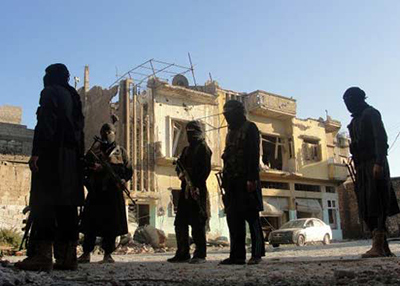 Siria: Al-Raqa cubierta de negro