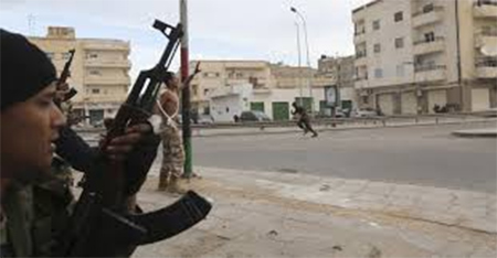 Ejército libio y milicias armadas disputan por el control de Benghazi