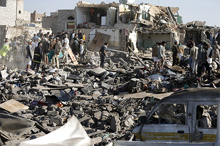 Miles de militares saudíes abandonan sus bases en la frontera con Yemen