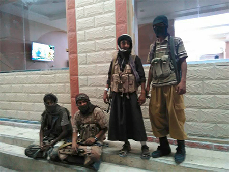 La coalición envía armas a las bandas en Yemen y Al Qaeda amplía su poder
