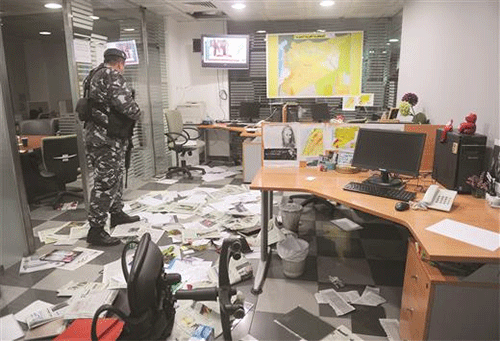 Manifestantes atacan la redacción de un diario saudí en Beirut