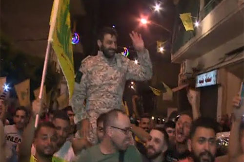 Liberados tres combatientes de Hezbolá