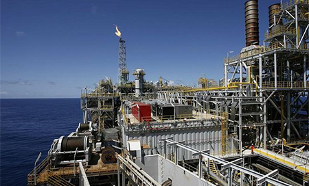 El petróleo Brent supera los 65 dólares por primera vez desde 2015 