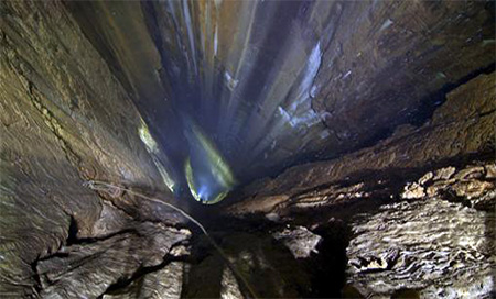 Descubren y exploran el mayor pozo vertical de España