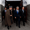 Karzai asegura que los talibanes mantienen contactos diarios con EEUU