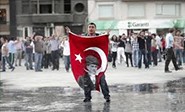 La Policía carga de nuevo contra los manifestantes en Estambul