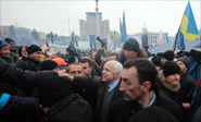 McCain exige a EEUU suministrar armas a Ucrania