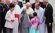 El Papa llega a Seúl para una visita de 5 días en Corea del Sur