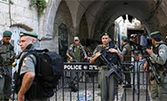 Choques entre palestinos y fuerzas de ocupación en la entrada de Al-Aqsa