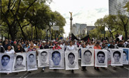 Marcha en M&eacute;xico a favor de los 43 normalistas desaparecidos