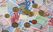 Draghi alerta de mayores riesgos e insiste en más estímulos