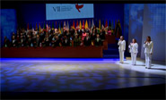 Saludo histórico entre Raúl Castro y Barack Obama