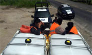 M&eacute;xico: Descubren a 30 inmigrantes entre falsos contenedores para combustible