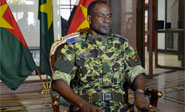 Gobierno de Burkina Faso negocia con Diend&eacute;r&eacute; para que se rinda