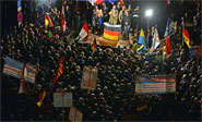 Miles de manifestantes reclaman la dimisión de Merkel