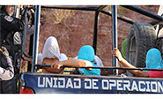 M&aacute;s de 8 normalistas heridos tras choques con la polic&iacute;a de Ayotzinapa