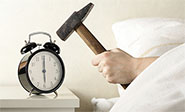 Retrasar el despertador y dormir &ldquo;cinco minutos m&aacute;s&rdquo;