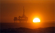 Economista cree que precio del barril de petr&oacute;leo caer&aacute; hasta 10 d&oacute;lares 