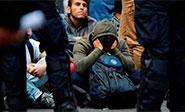 Evac&uacute;an a un campamento de migrantes en Par&iacute;s, por segunda vez