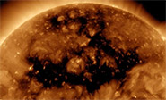 Detectan un agujero &ldquo;sustancial&rdquo; en el Sol