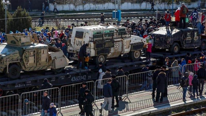 Un tren museo viaja por Rusia exhibiendo veh&iacute;culos de guerra capturados a los terroristas en Siria