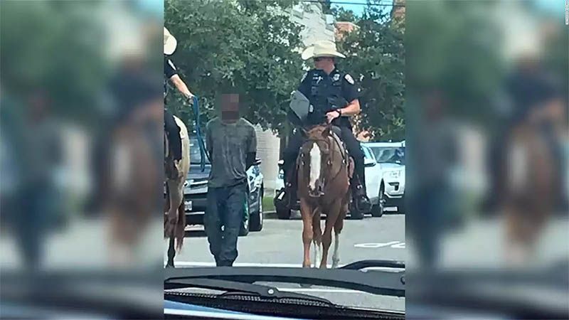 Los dos polic&iacute;as que llevaron a un hombre negro atado con una cuerda no ser&aacute;n procesados