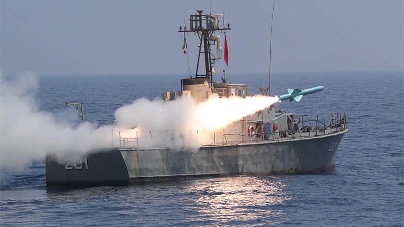 Ir&aacute;n equipa a su Armada con misiles inteligentes