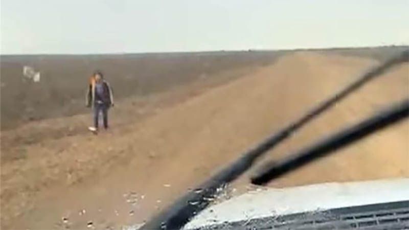 El drama de un ni&ntilde;o de 10 a&ntilde;os &ldquo;botado&rdquo; en la frontera de Estados Unidos