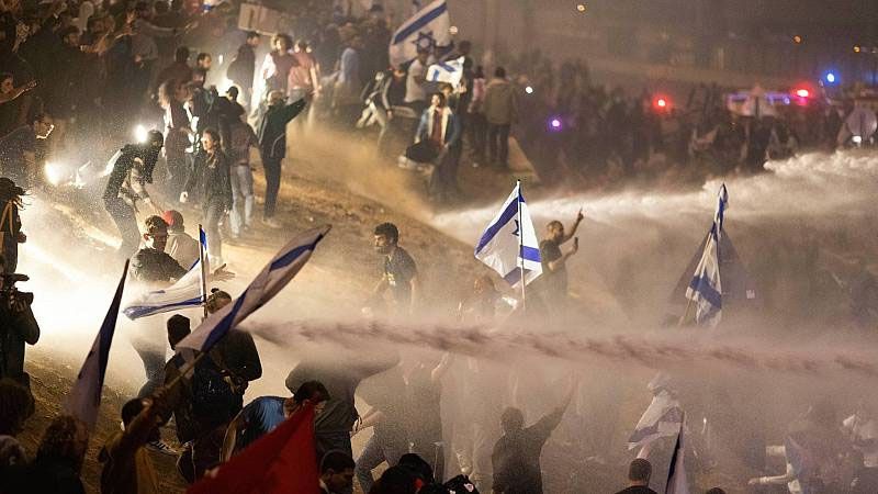 Ex primer ministro israel&iacute; alerta de &ldquo;una guerra civil&rdquo; en la entidad sionista