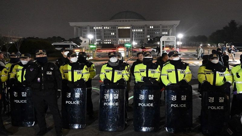 Corea del Sur: El Parlamento pide el levantamiento de la ley marcial decretada por el presidente