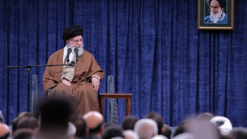 L&iacute;der de Ir&aacute;n: Lo ocurrido en Siria es el resultado de un complot estadounidense-sionista