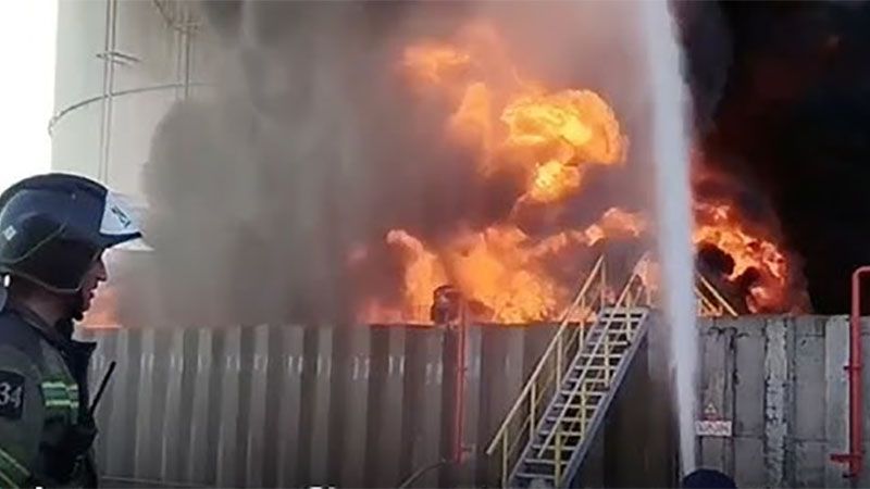 Un ataque masivo con drones causa un incendio en la mayor refiner&iacute;a del sur de Rusia