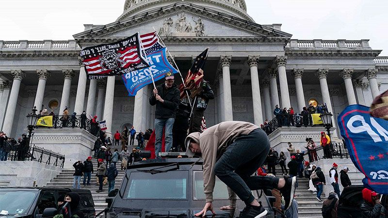 Trump indulta a 1.500 encausados por asalto al Capitolio