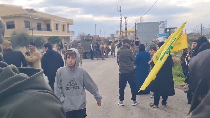 Los habitantes de Kfar kila traspasan las barreras israel&iacute;es e ingresan en su aldea (v&iacute;deo)