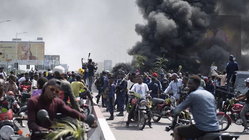 Atacan a varias Embajadas en RDC durante una protesta contra la ofensiva del M23
