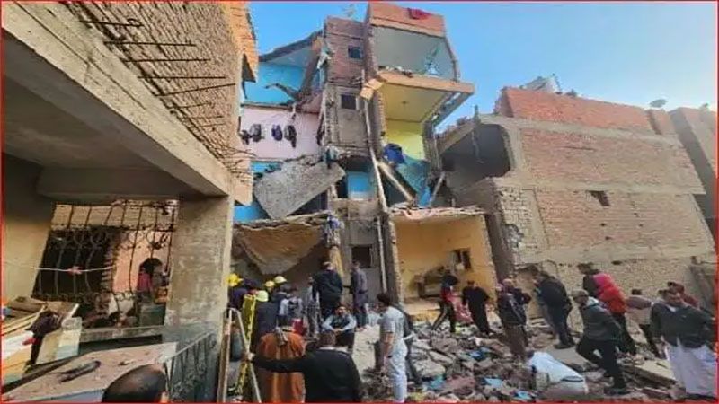 Al menos diez muertos en derrumbe de un edificio en un barrio popular del sur de El Cairo