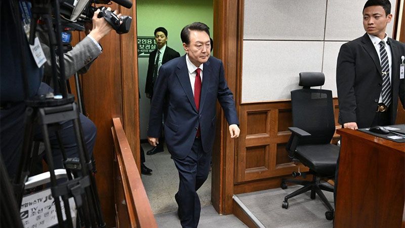 Yoon, fotografiado por primera vez en el banquillo de los acusados durante su juicio penal